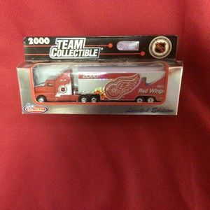 NHL DETROIT Redwings truck